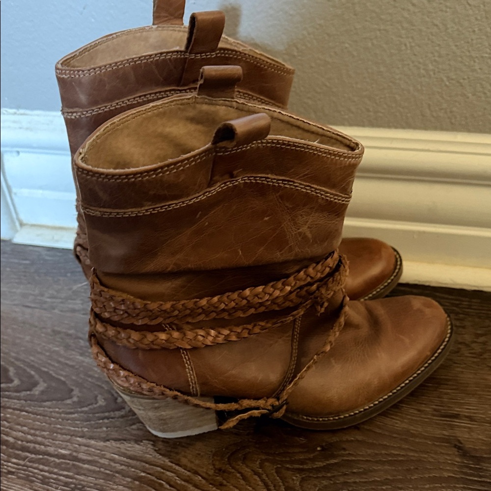 Dingo Brown Leather Heeled Boots
